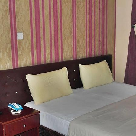 Golden Star Hotel Дубай Екстериор снимка