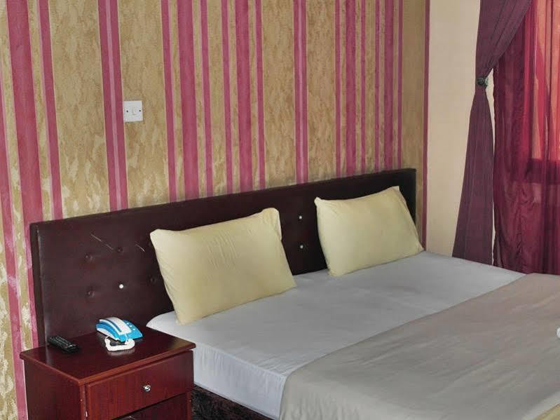 Golden Star Hotel Дубай Екстериор снимка
